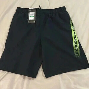 NWT Under Armour Boys Youth L loose fit shorts